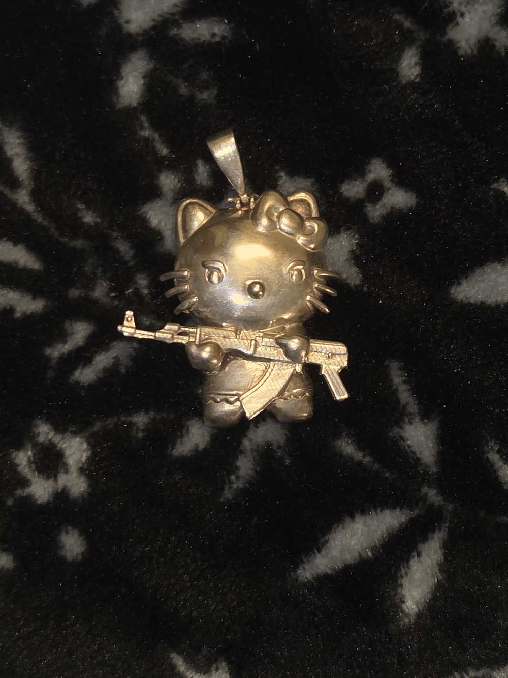 Hello Kitty Pendant with Rifle Charm - Picture 2 of 3